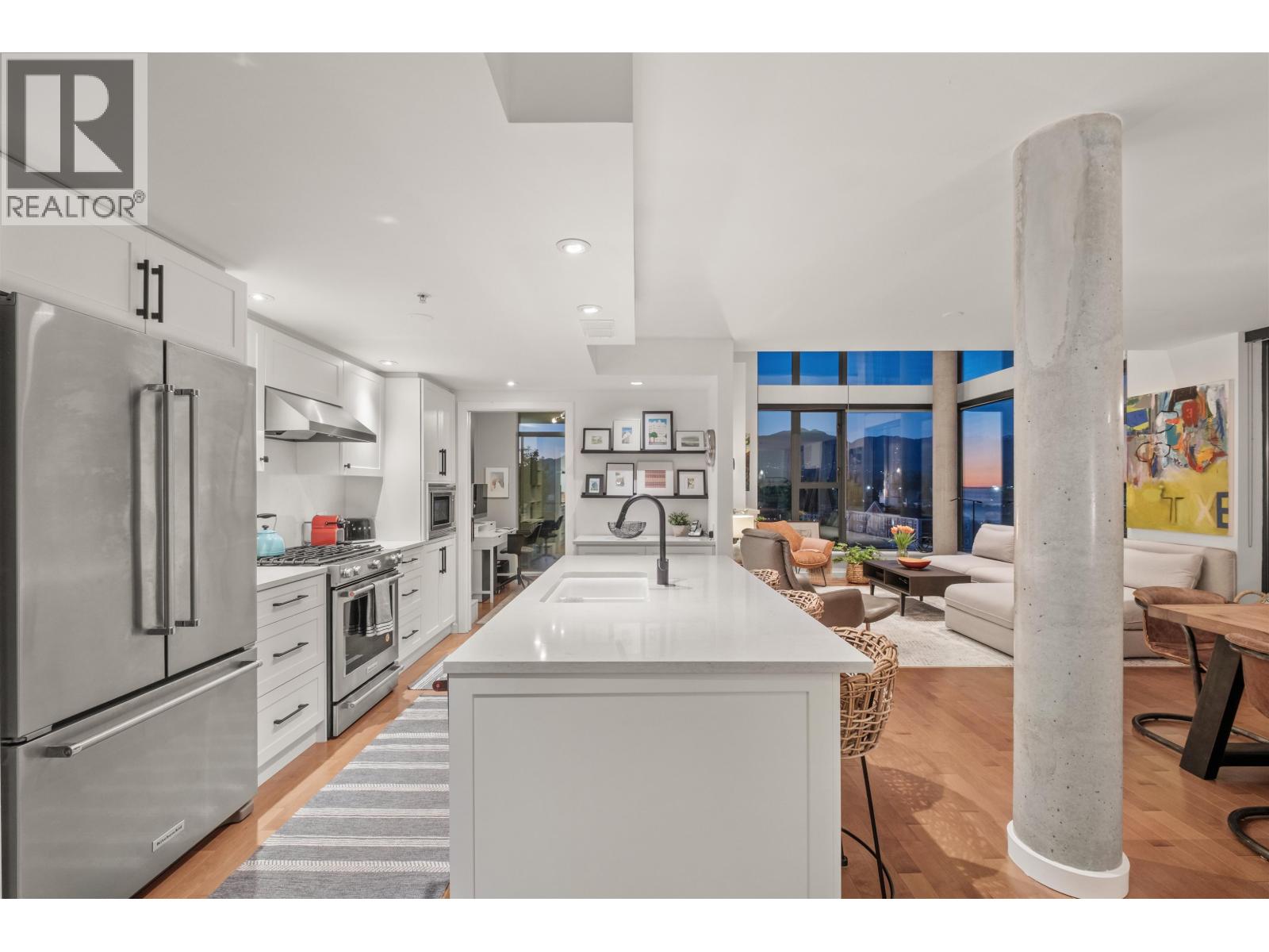 Ph8 683 W Victoria Park, North Vancouver, British Columbia  V7M 0A2 - Photo 9 - R3083159