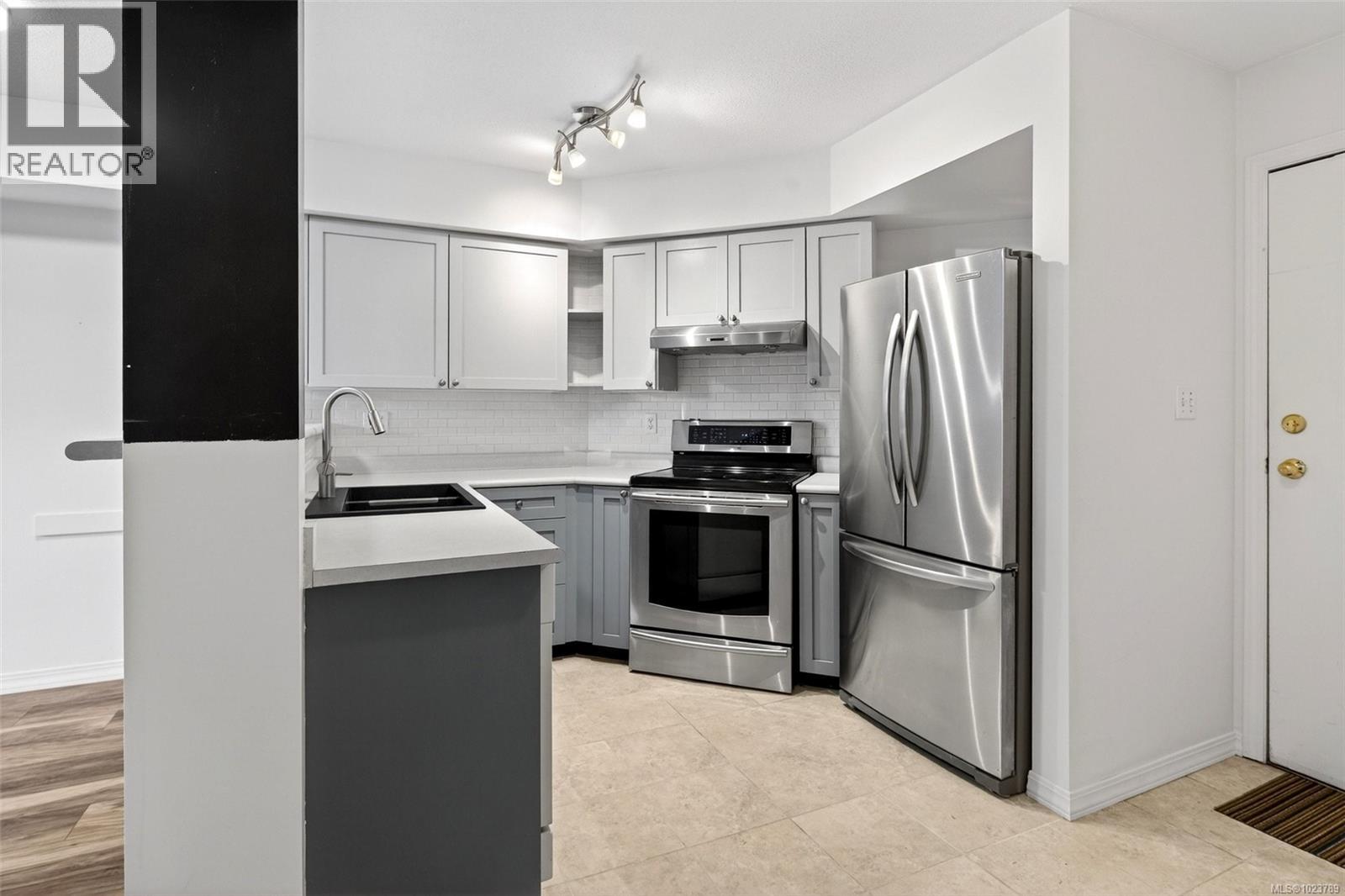 119 827 North Park St, Victoria, British Columbia  V8W 3Y3 - Photo 6 - 1023789