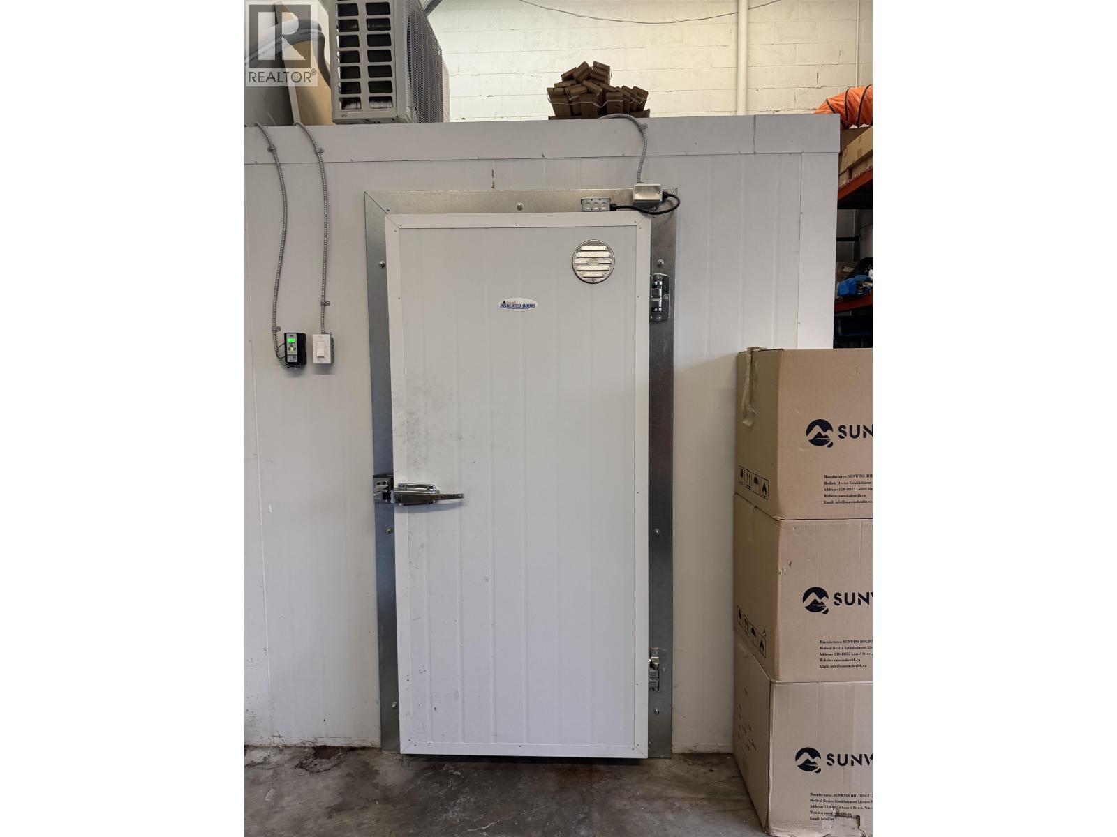 Listing Picture 3 of 12 : 8940 DOUGLAS STREET, Richmond / 烈治文 - 魯藝地產 Yvonne Lu Group - MLS Medallion Club Member