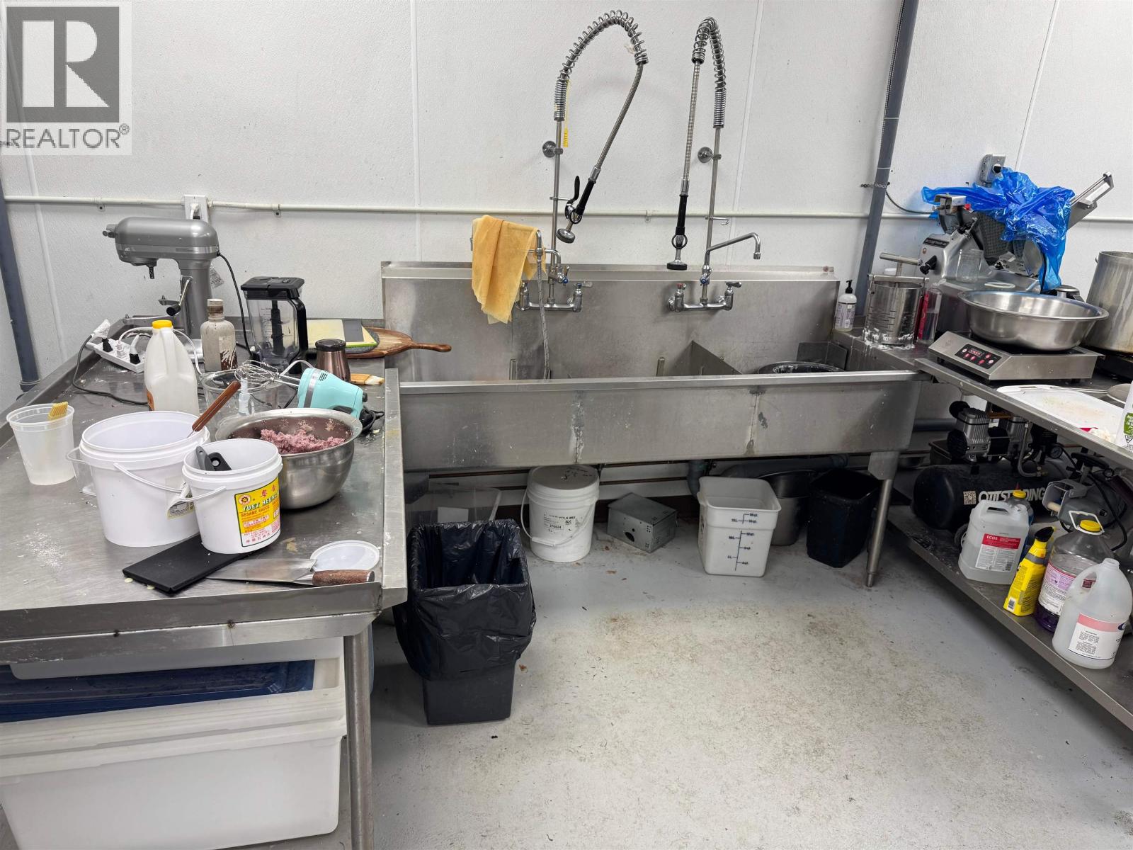 Listing Picture 5 of 12 : 8940 DOUGLAS STREET, Richmond / 烈治文 - 魯藝地產 Yvonne Lu Group - MLS Medallion Club Member