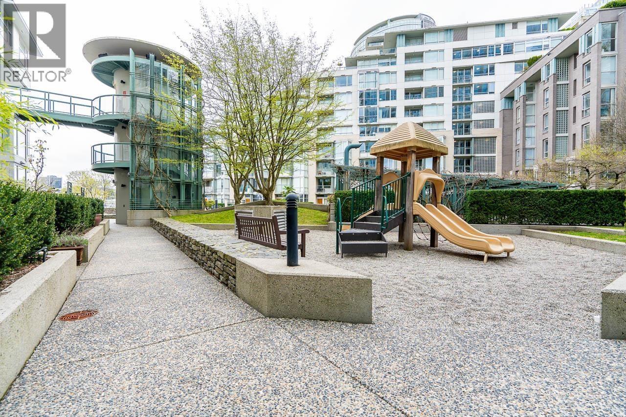 1705 1228 Marinaside Crescent, Vancouver, British Columbia  V6Z 2W4 - Photo 27 - R3083030