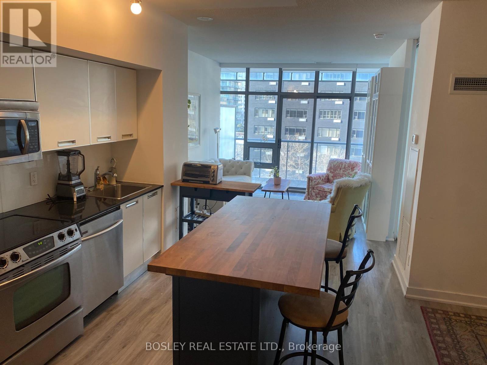 608 - 33 Charles Street E, Toronto, Ontario  M4Y 0A2 - Photo 2 - C12730456