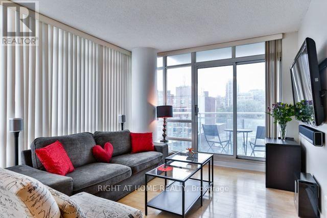 702 - 381 FRONT STREET W, Toronto, Ontario