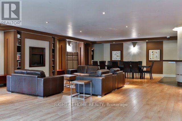 702 - 381 Front Street W, Toronto, Ontario  M5V 3R8 - Photo 18 - C12730488