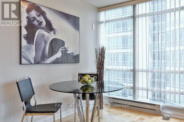 702 - 381 Front Street W, Toronto, Ontario  M5V 3R8 - Photo 3 - C12730488