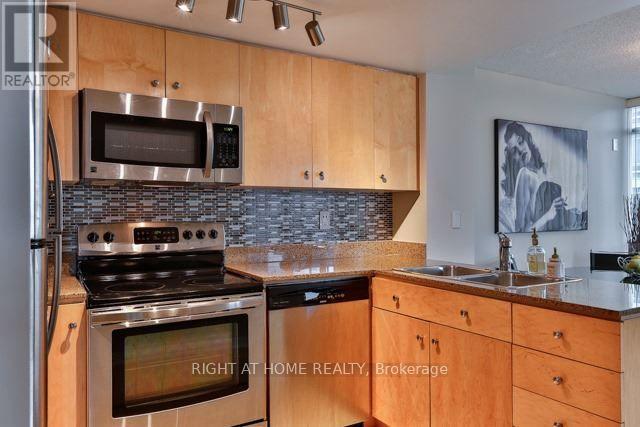 702 - 381 Front Street W, Toronto, Ontario  M5V 3R8 - Photo 5 - C12730488