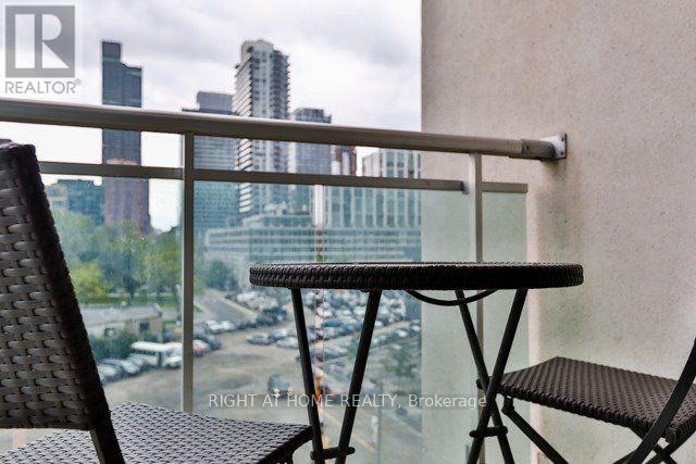 702 - 381 Front Street W, Toronto, Ontario  M5V 3R8 - Photo 6 - C12730488