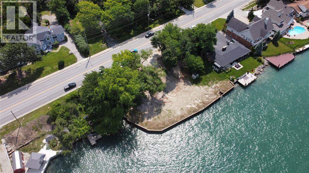 MLS# 26001402: 560 FRONT ROAD North, Amherstburg, Canada