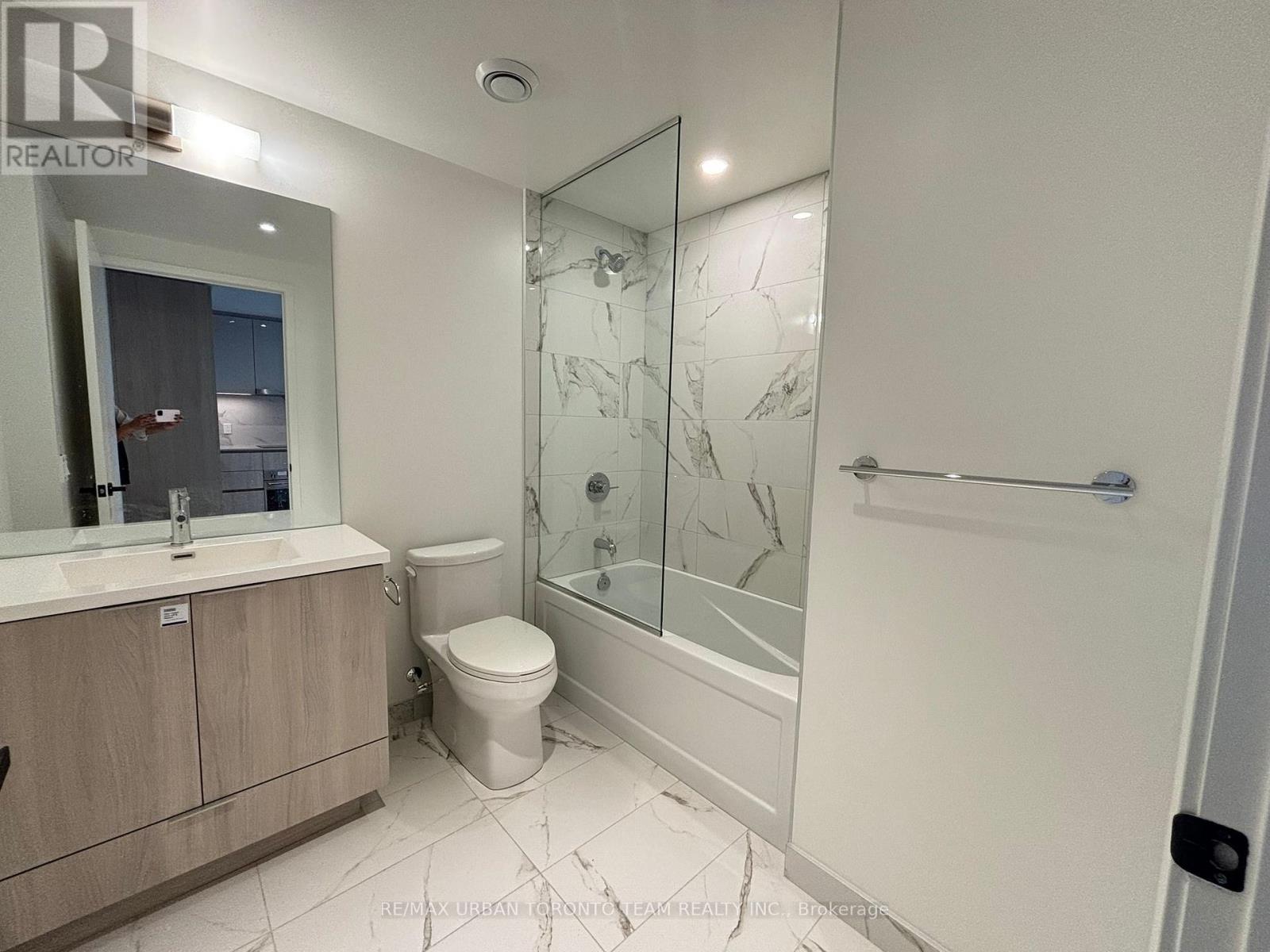 2615 - 8 Interchange Way, Vaughan, Ontario  L4K 5Z7 - Photo 7 - N12730502