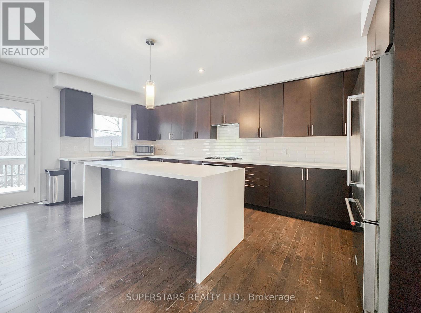 57 Divon Lane, Richmond Hill, Ontario L4B 0G4 - Photo 3 - N12730504