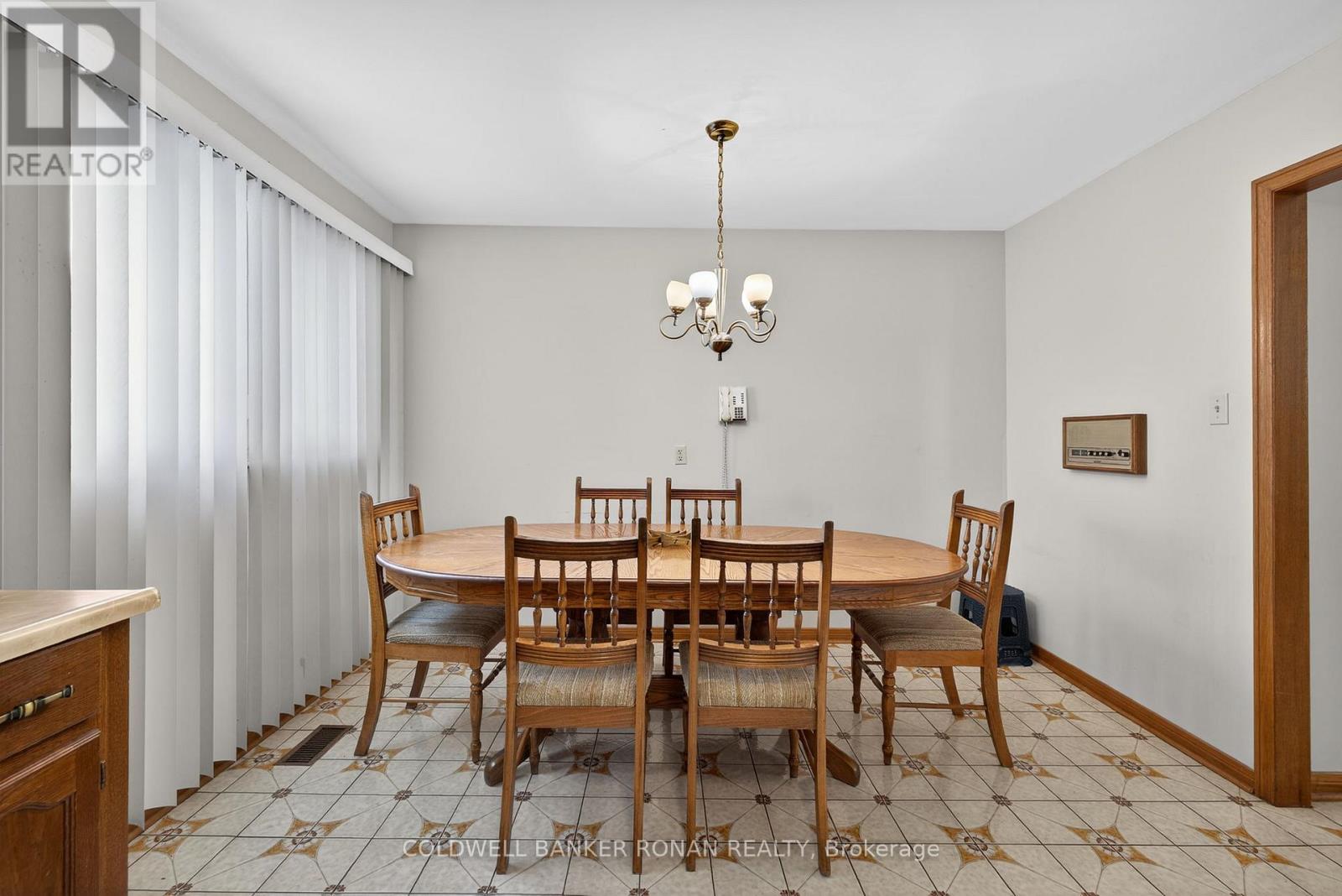 74 Minglehaze Drive, Toronto, Ontario  M9V 4W9 - Photo 12 - W12730458