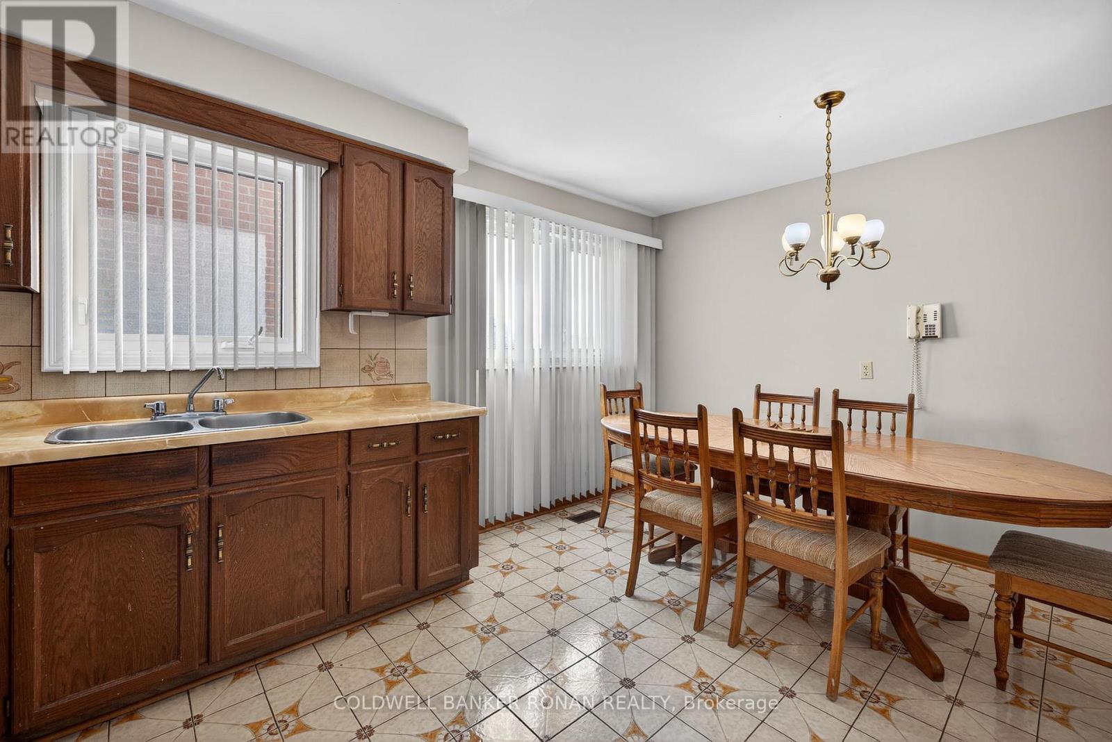 74 Minglehaze Drive, Toronto, Ontario  M9V 4W9 - Photo 13 - W12730458