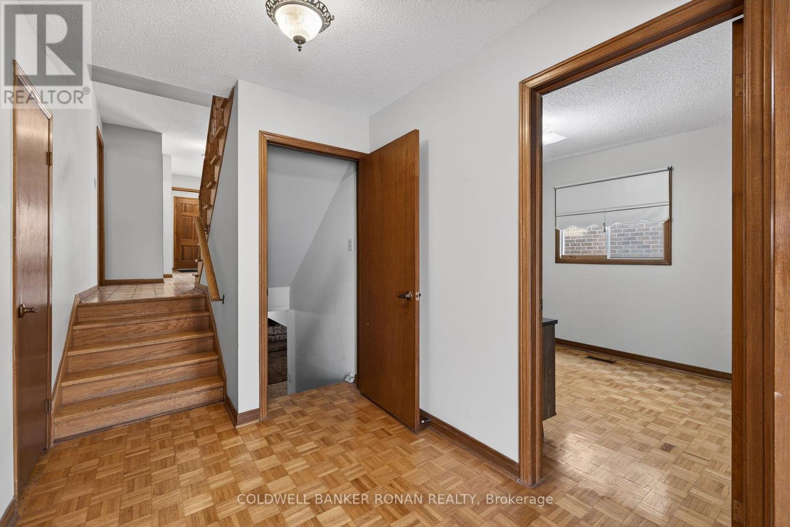 74 Minglehaze Drive, Toronto, Ontario  M9V 4W9 - Photo 14 - W12730458