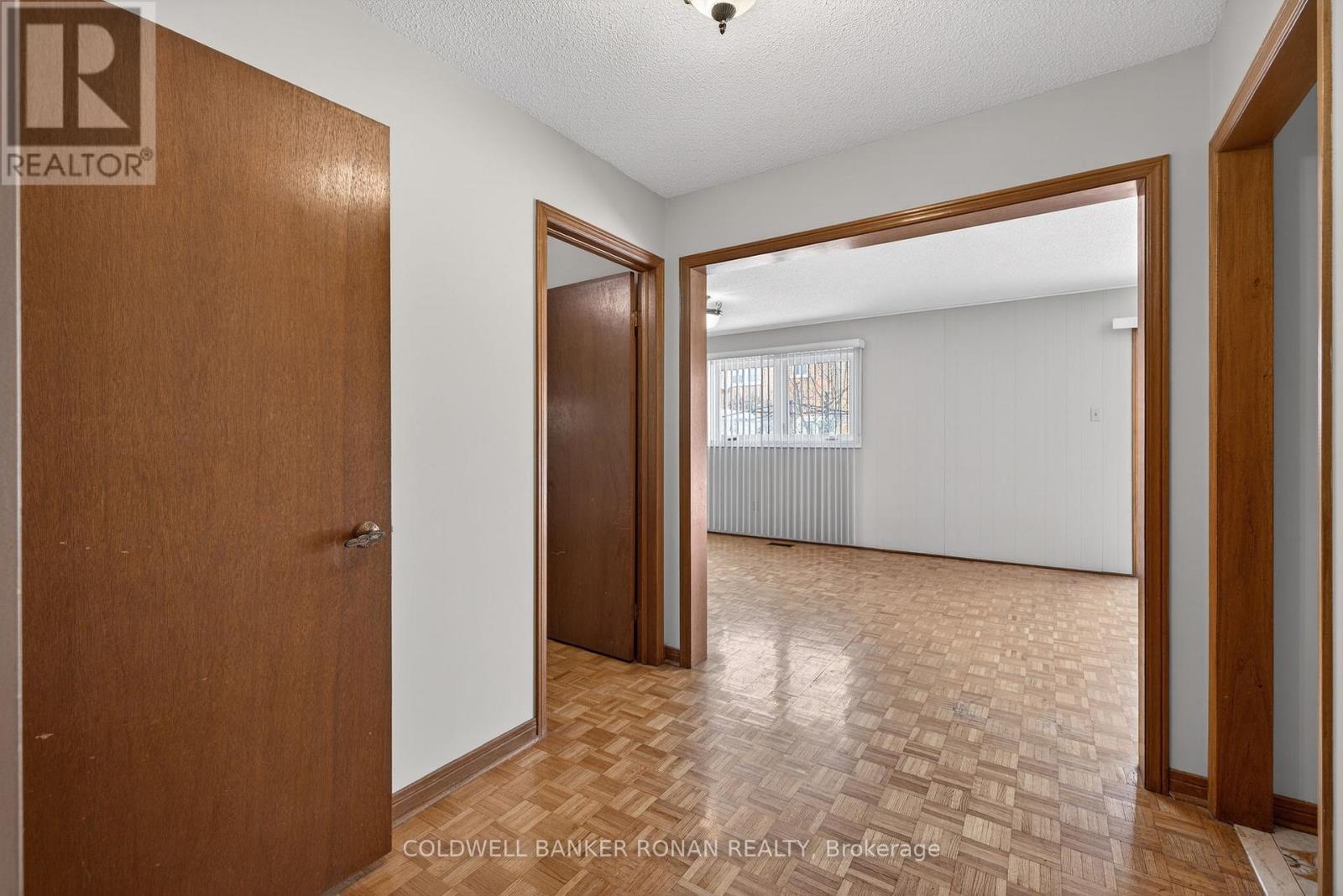 74 Minglehaze Drive, Toronto, Ontario  M9V 4W9 - Photo 15 - W12730458