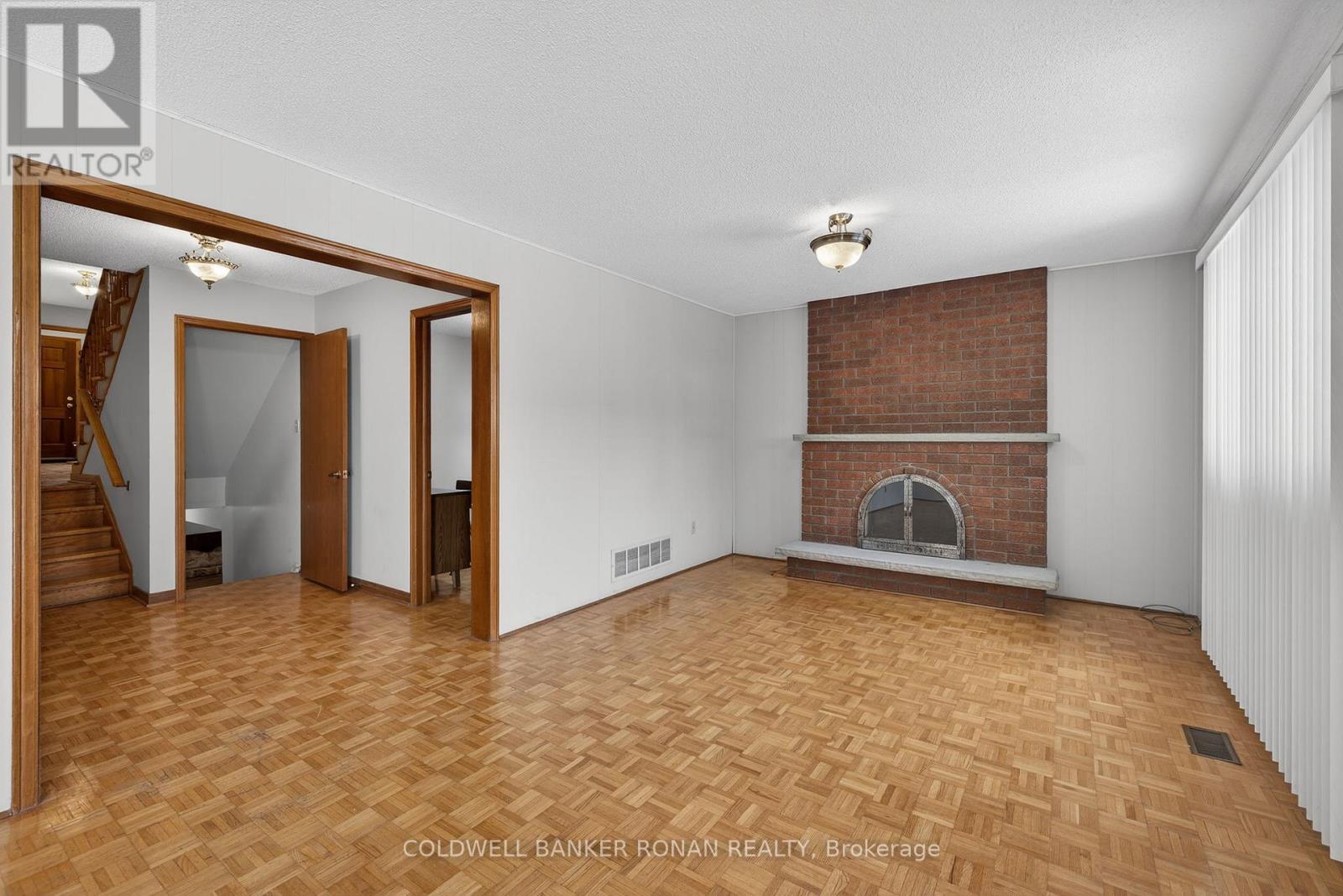 74 Minglehaze Drive, Toronto, Ontario  M9V 4W9 - Photo 17 - W12730458