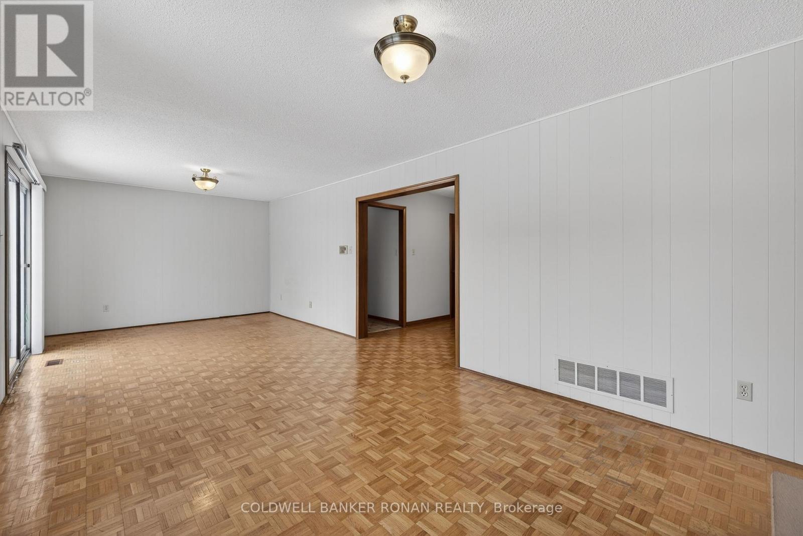 74 Minglehaze Drive, Toronto, Ontario  M9V 4W9 - Photo 18 - W12730458