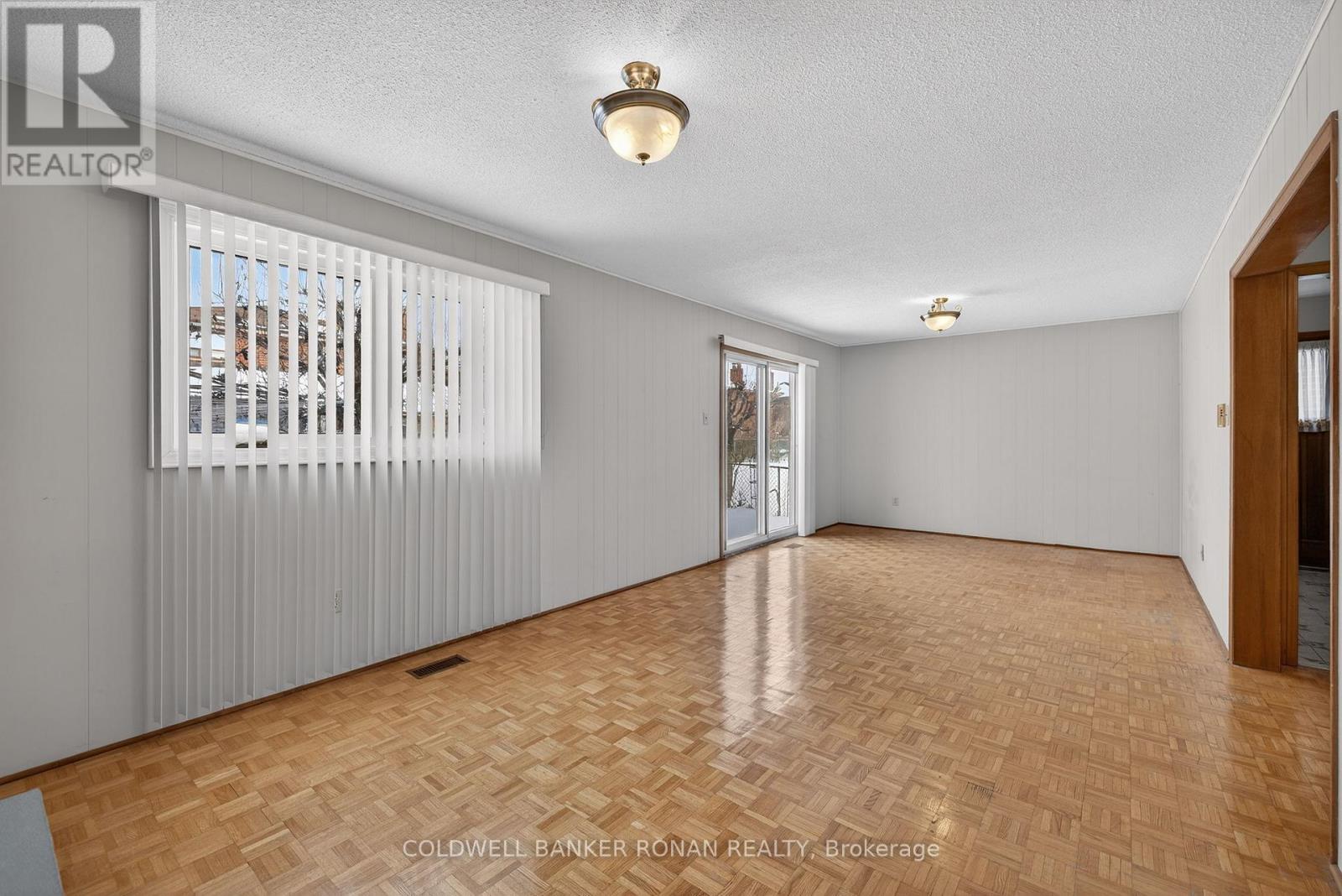 74 Minglehaze Drive, Toronto, Ontario  M9V 4W9 - Photo 19 - W12730458
