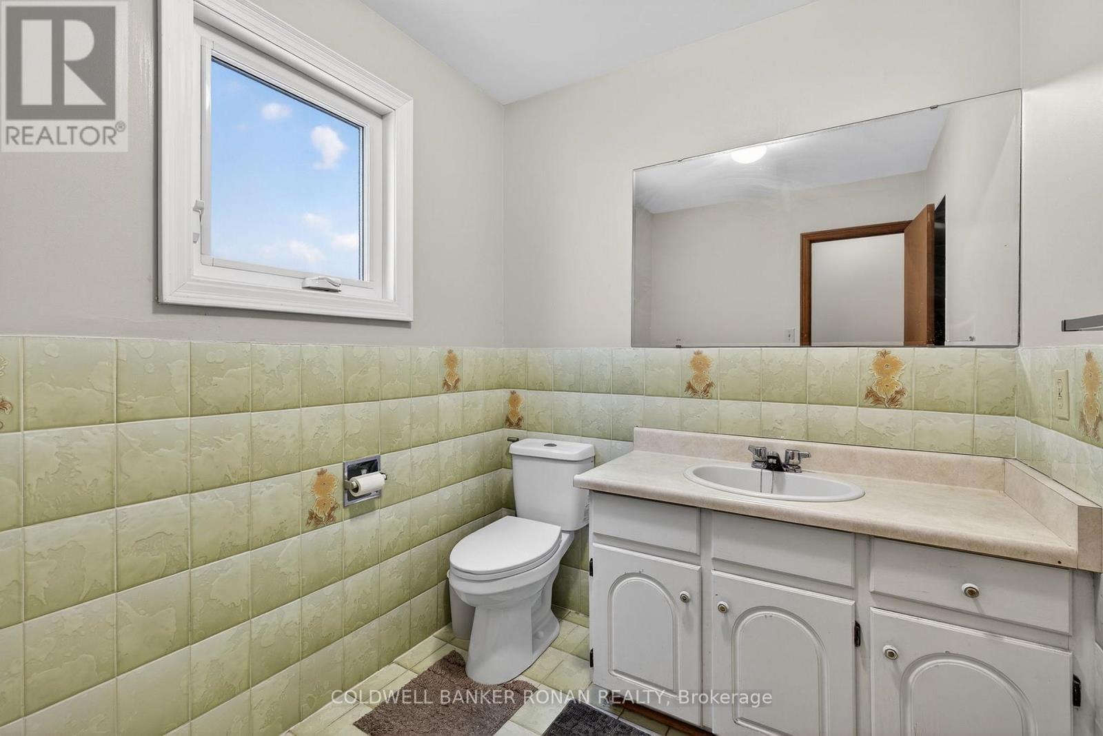 74 Minglehaze Drive, Toronto, Ontario  M9V 4W9 - Photo 25 - W12730458