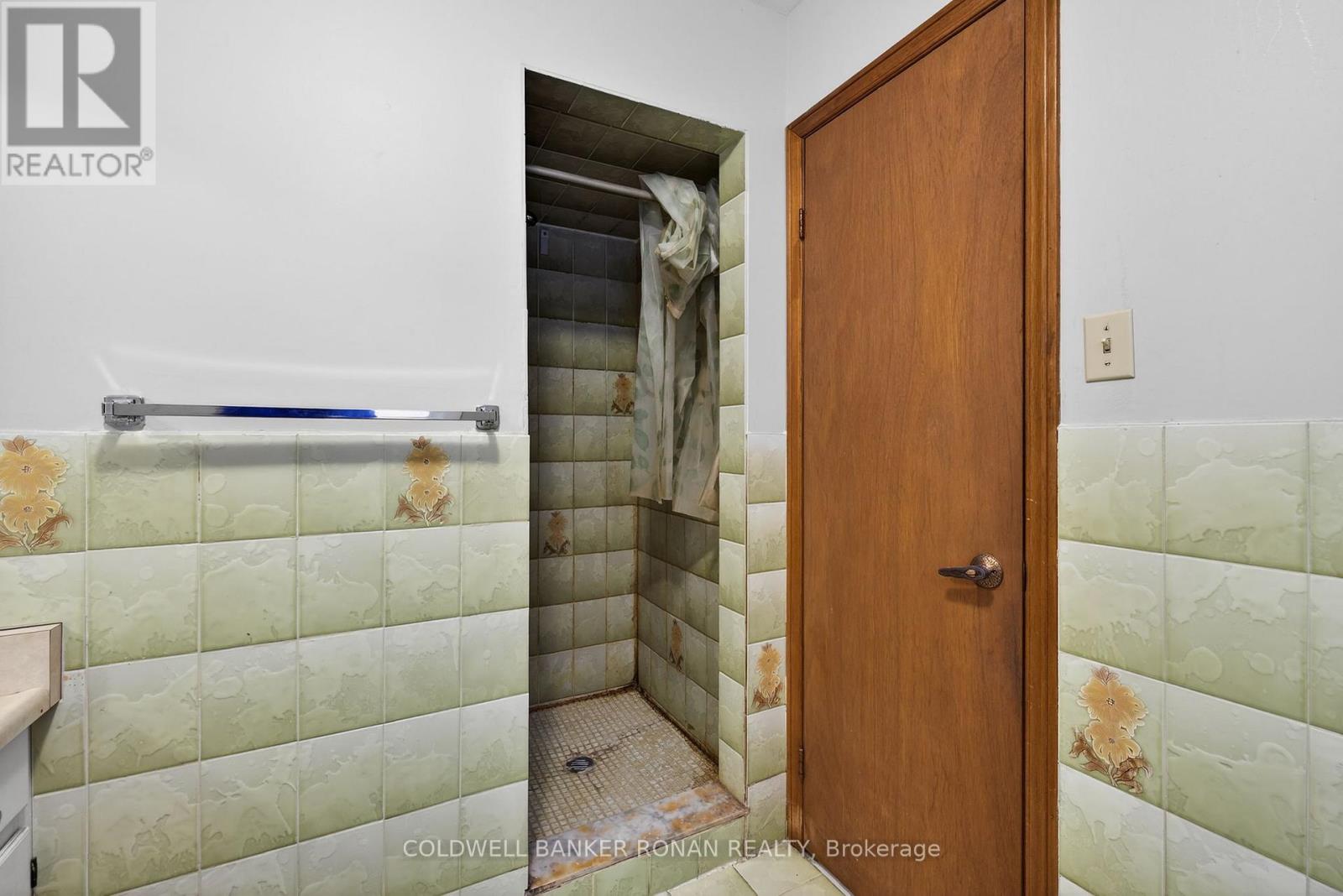 74 Minglehaze Drive, Toronto, Ontario  M9V 4W9 - Photo 26 - W12730458