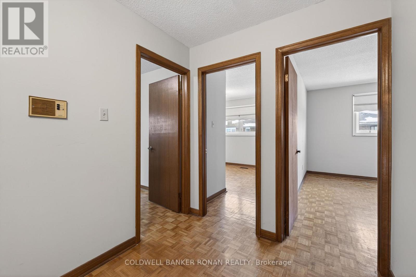 74 Minglehaze Drive, Toronto, Ontario  M9V 4W9 - Photo 27 - W12730458