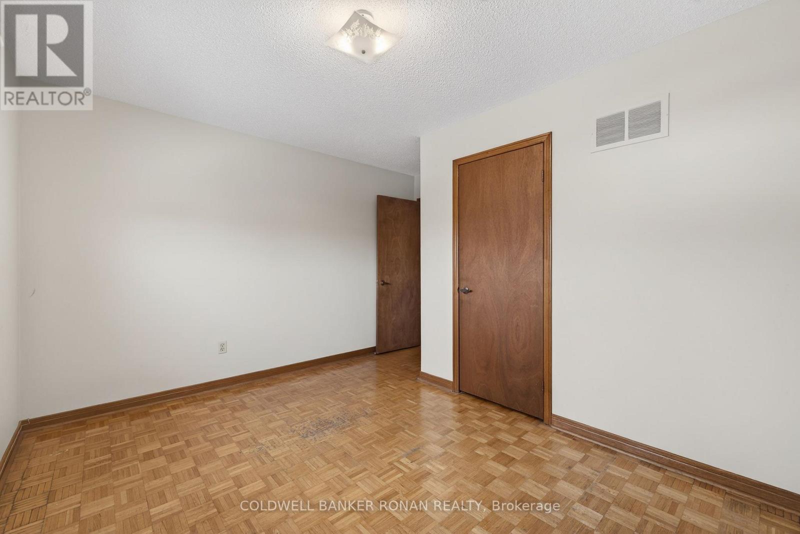 74 Minglehaze Drive, Toronto, Ontario  M9V 4W9 - Photo 34 - W12730458