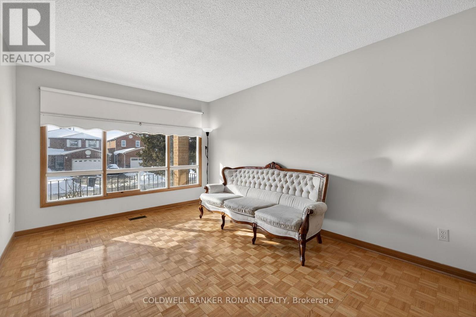 74 Minglehaze Drive, Toronto, Ontario  M9V 4W9 - Photo 6 - W12730458