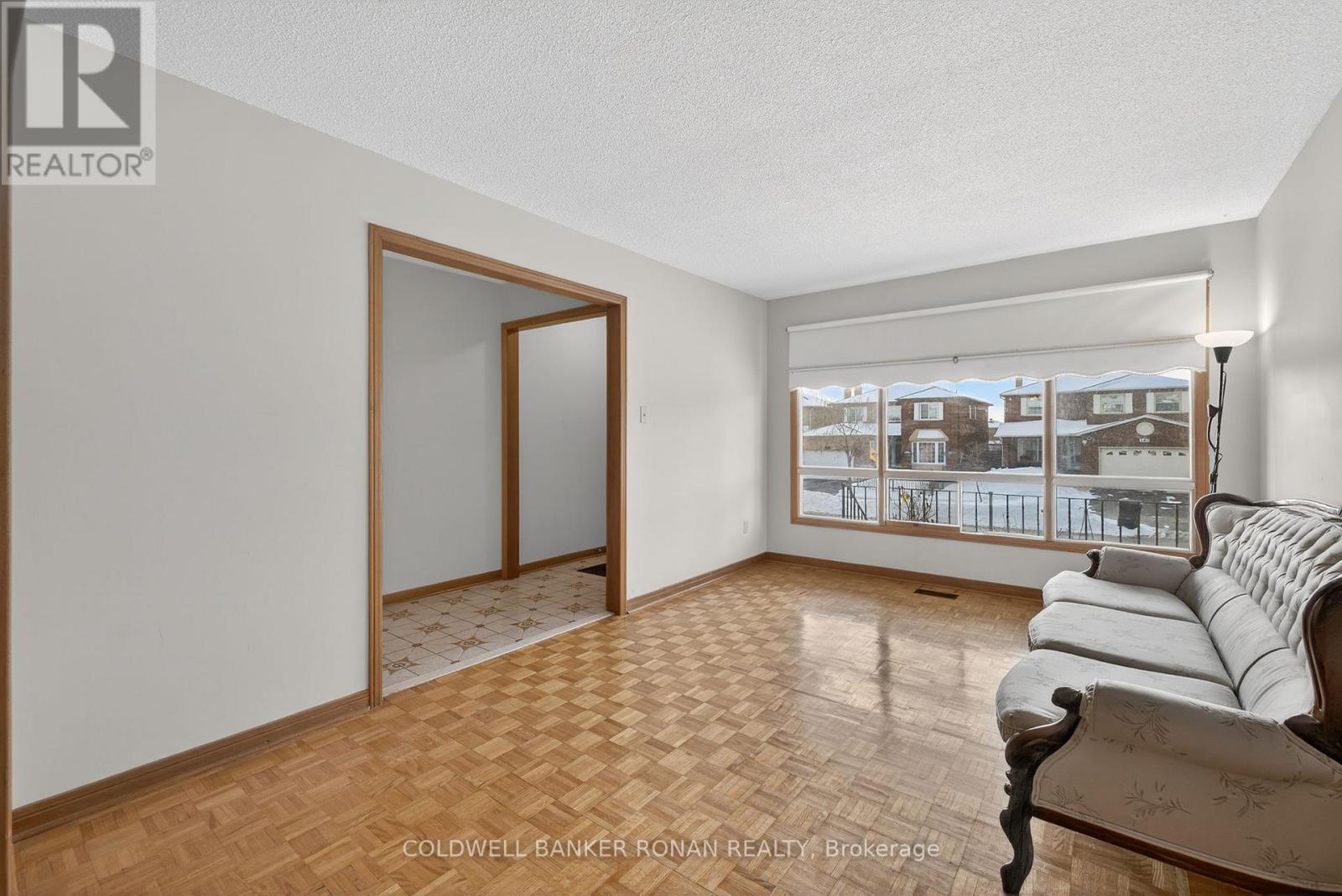 74 Minglehaze Drive, Toronto, Ontario  M9V 4W9 - Photo 7 - W12730458