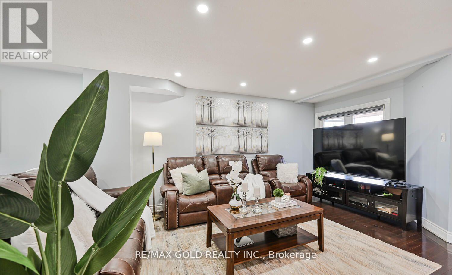 101 Beaconsfield Avenue, Brampton, Ontario  L6Y 4R6 - Photo 11 - W12730468