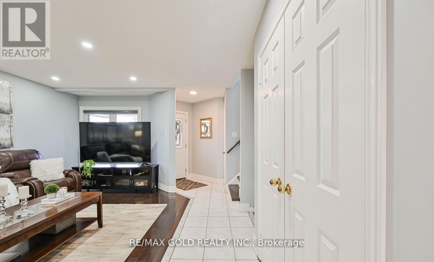 101 Beaconsfield Avenue, Brampton, Ontario  L6Y 4R6 - Photo 12 - W12730468