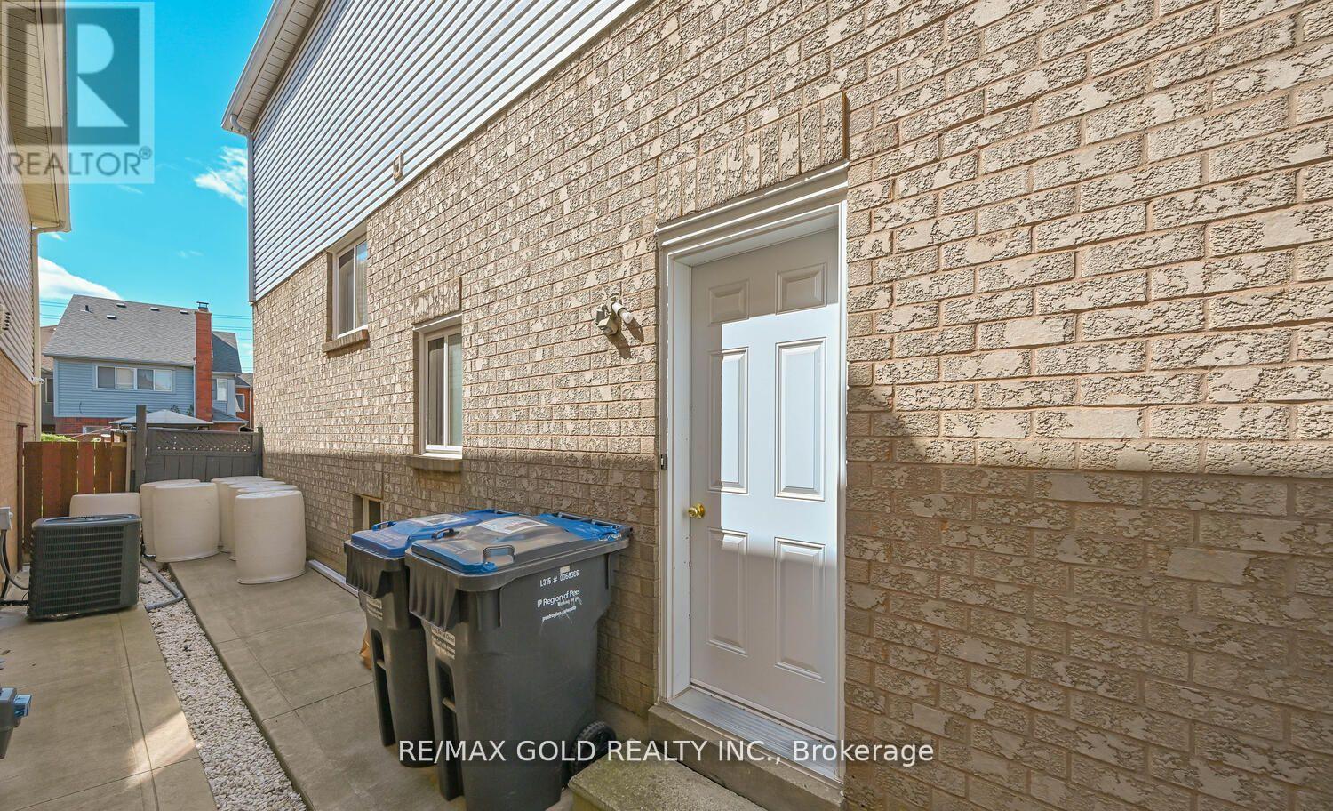 101 Beaconsfield Avenue, Brampton, Ontario  L6Y 4R6 - Photo 36 - W12730468