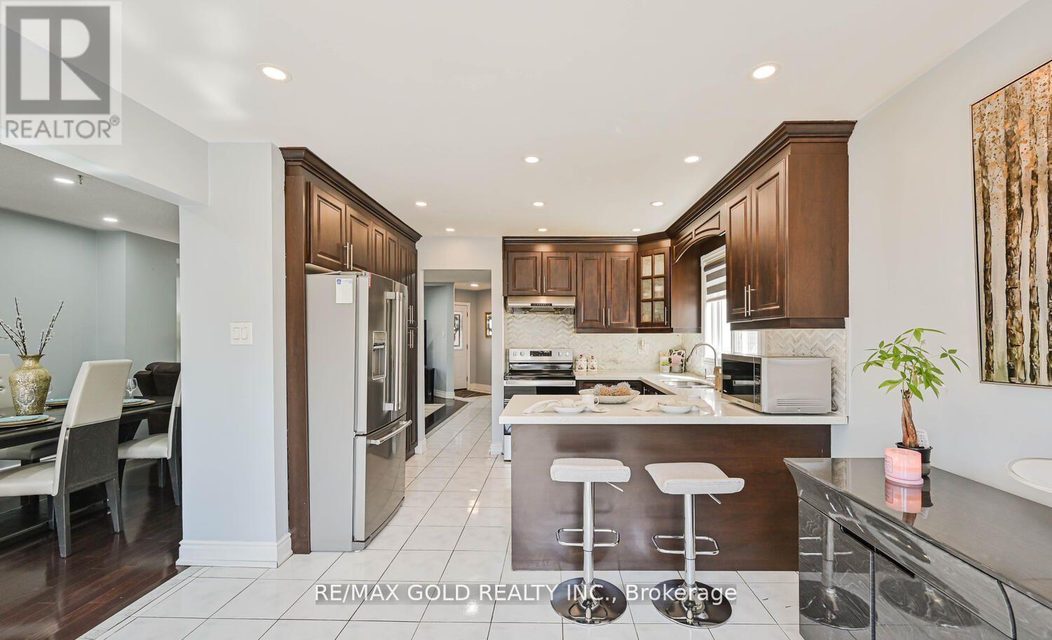 101 Beaconsfield Avenue, Brampton, Ontario  L6Y 4R6 - Photo 6 - W12730468