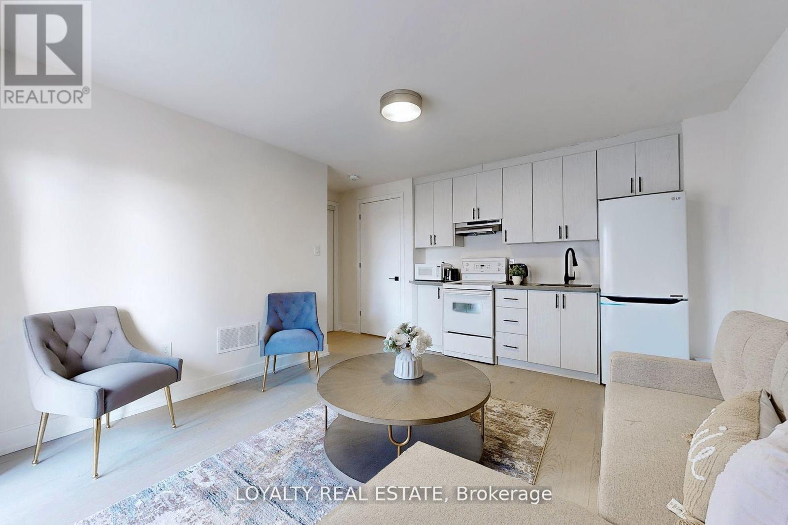 40b L Monclova Road, Toronto, Ontario  M3M 0A6 - Photo 5 - W12730492