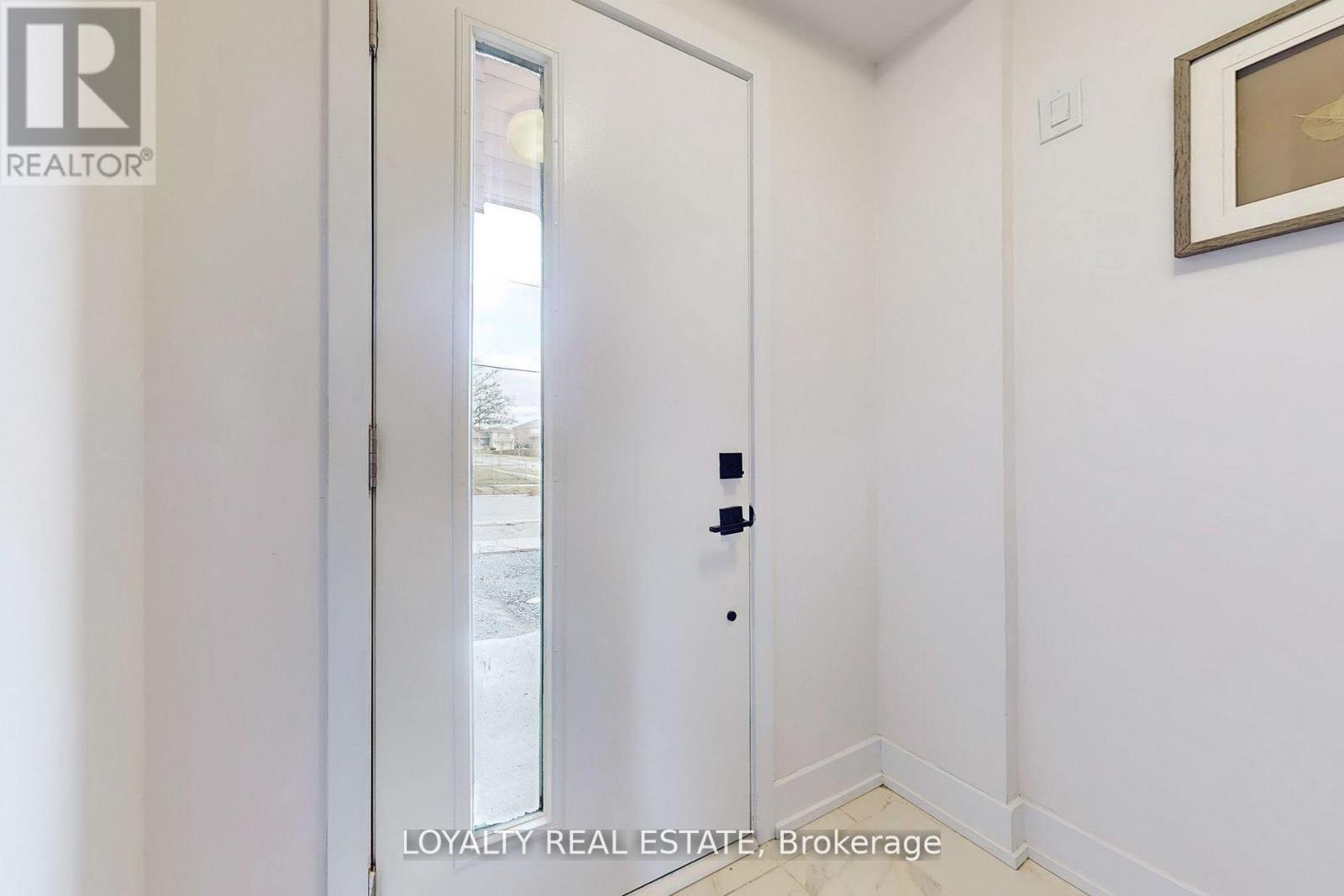 40b L Monclova Road, Toronto, Ontario  M3M 0A6 - Photo 6 - W12730492