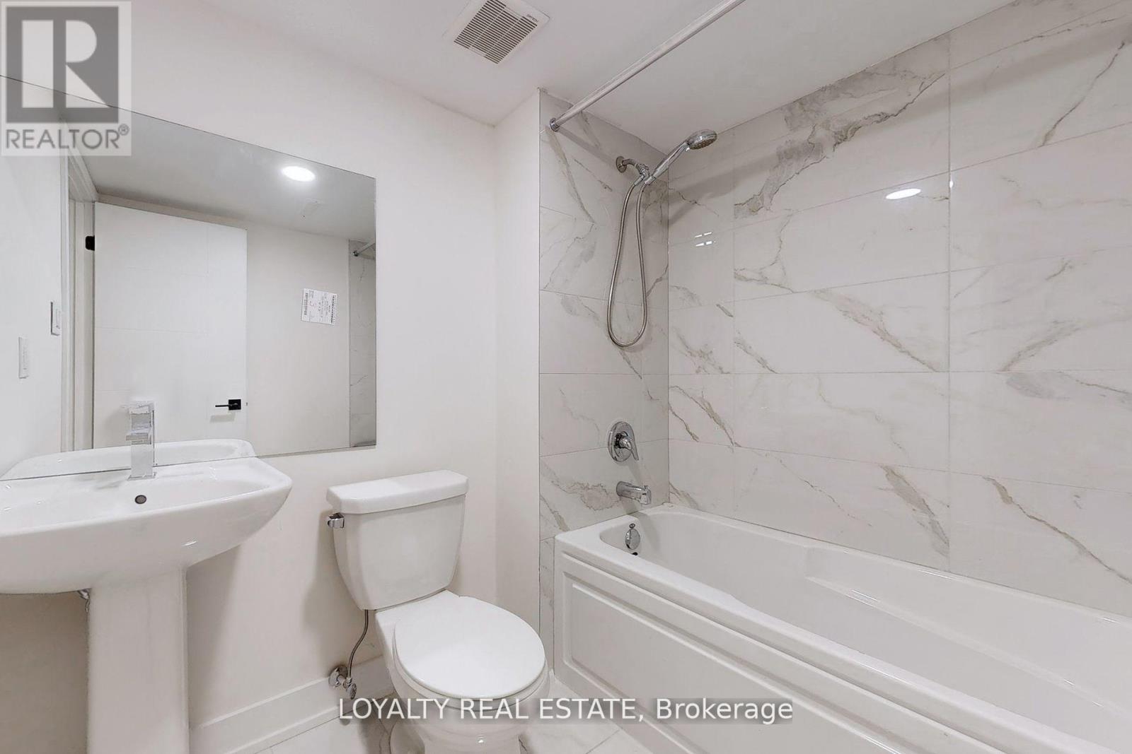 40b L Monclova Road, Toronto, Ontario  M3M 0A6 - Photo 9 - W12730492