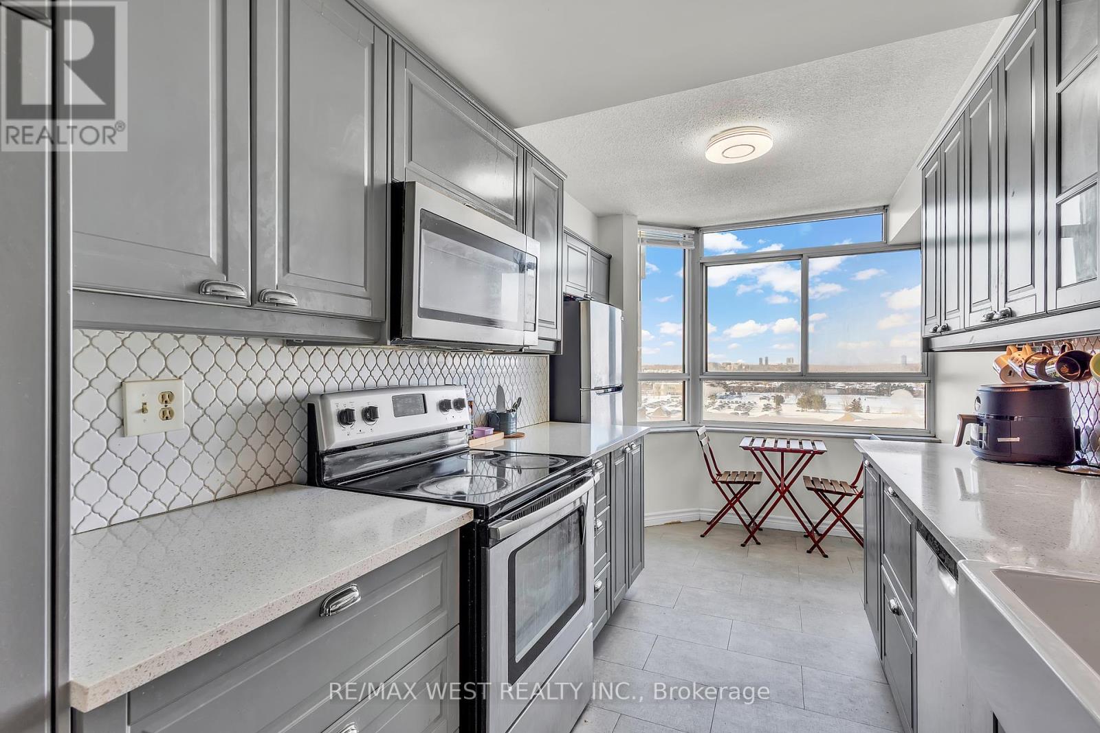 1107 - 100 County Court Boulevard, Brampton, Ontario  L6W 3X1 - Photo 14 - W12730512