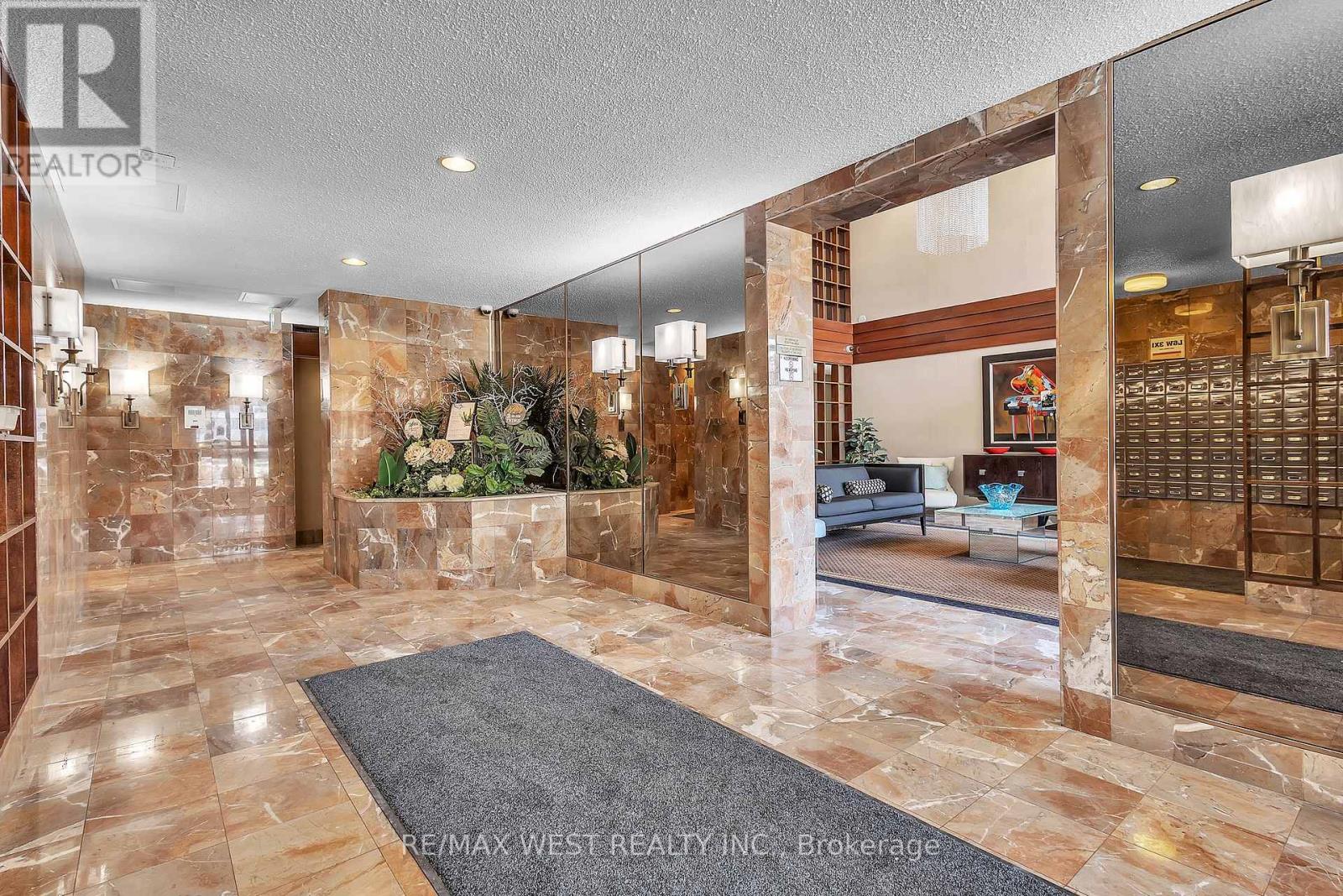 1107 - 100 County Court Boulevard, Brampton, Ontario  L6W 3X1 - Photo 5 - W12730512