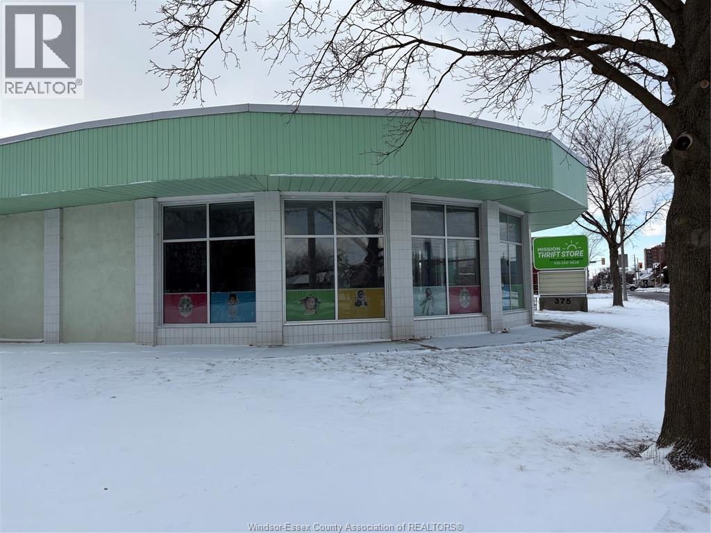 375 Giles Boulevard East, Windsor, Ontario  N9A 4C5 - Photo 2 - 26001958