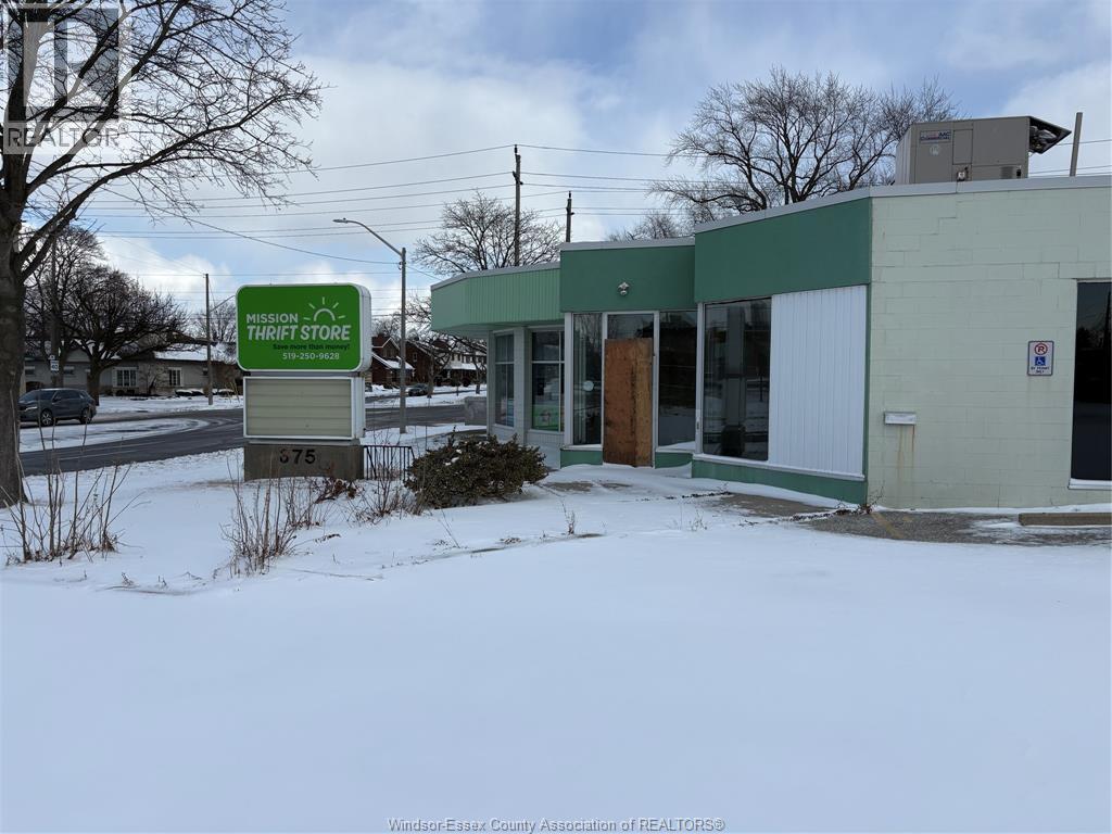 375 Giles Boulevard East, Windsor, Ontario  N9A 4C5 - Photo 5 - 26001958