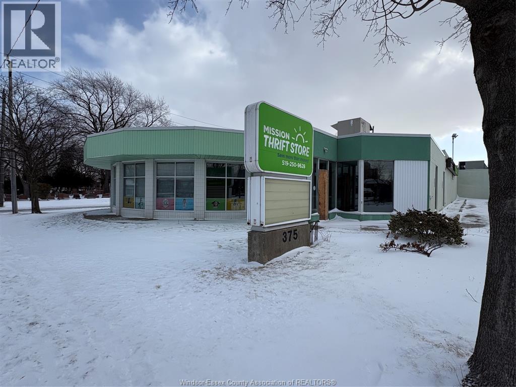375 Giles Boulevard East, Windsor, Ontario  N9A 4C5 - Photo 1 - 26001958