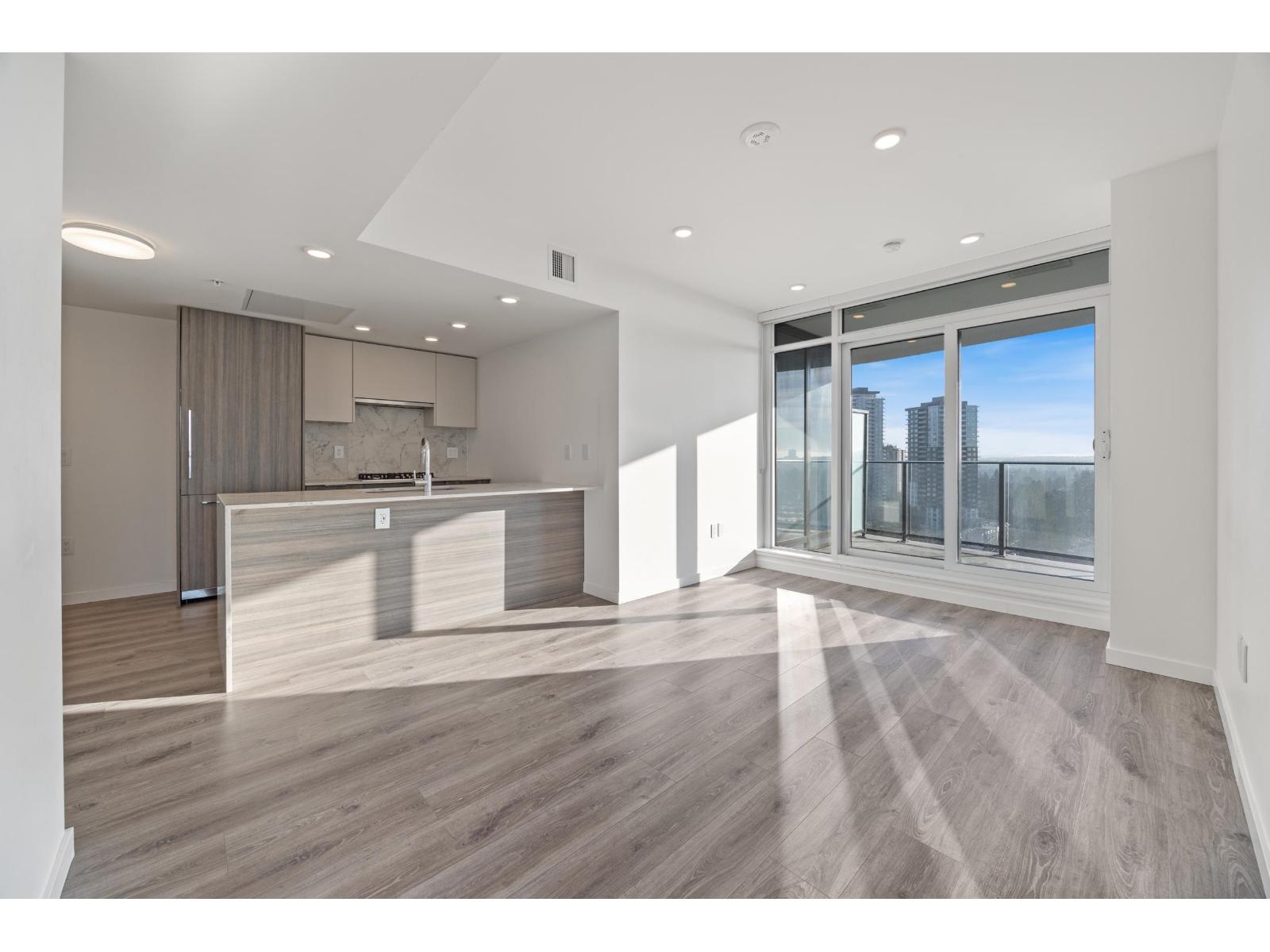 1804 10333 133 Street, Surrey, British Columbia  V3T 0V1 - Photo 2 - R3083026