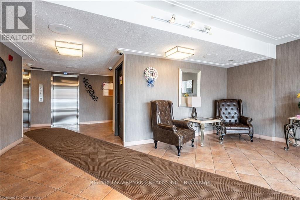 402 - 40 Harrisford Street, Hamilton, Ontario  L8K 6N1 - Photo 3 - X12730516