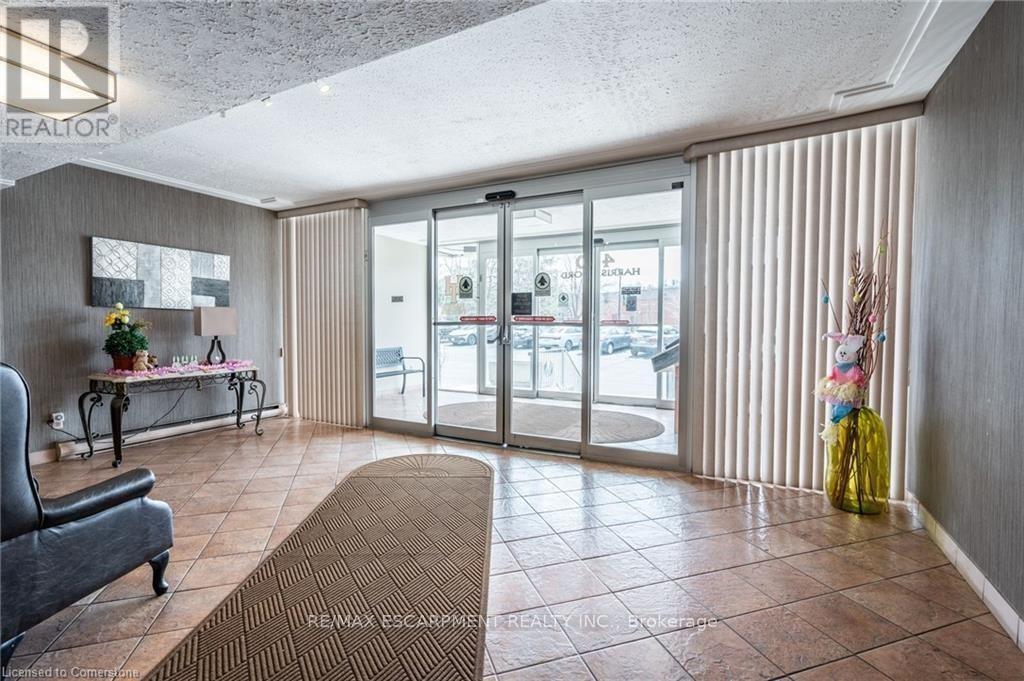 402 - 40 Harrisford Street, Hamilton, Ontario  L8K 6N1 - Photo 4 - X12730516