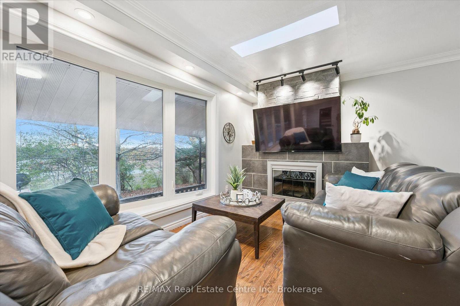 500 Watson Parkway S, Guelph, Ontario  N1L 0N9 - Photo 3 - X12730610