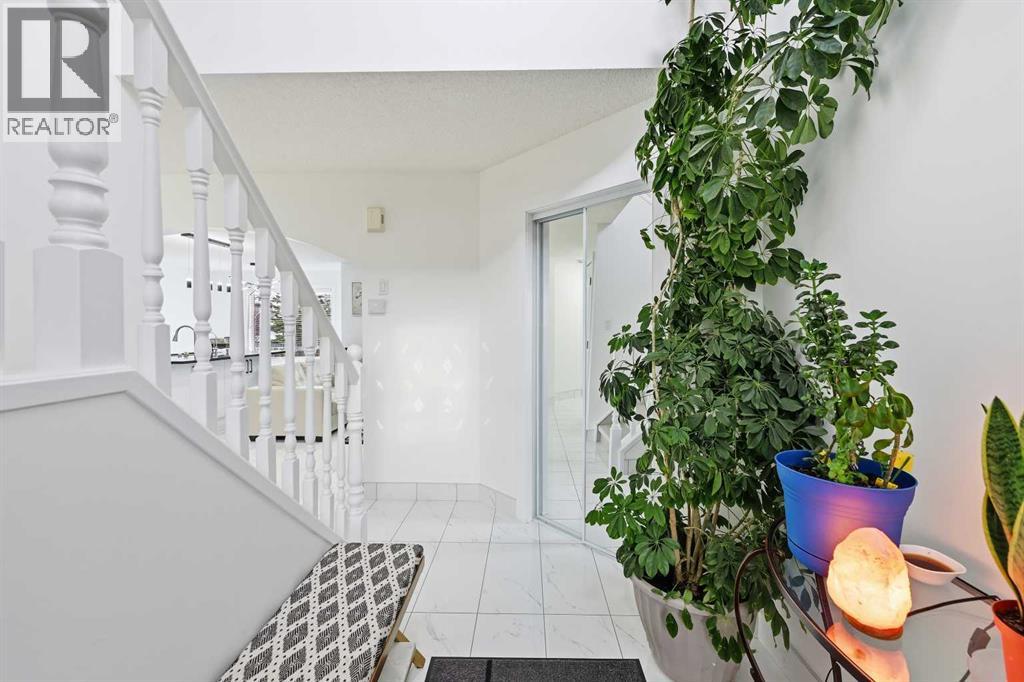 53 Martha's Place Ne, Calgary, Alberta  T3J 4P4 - Photo 2 - A2266817