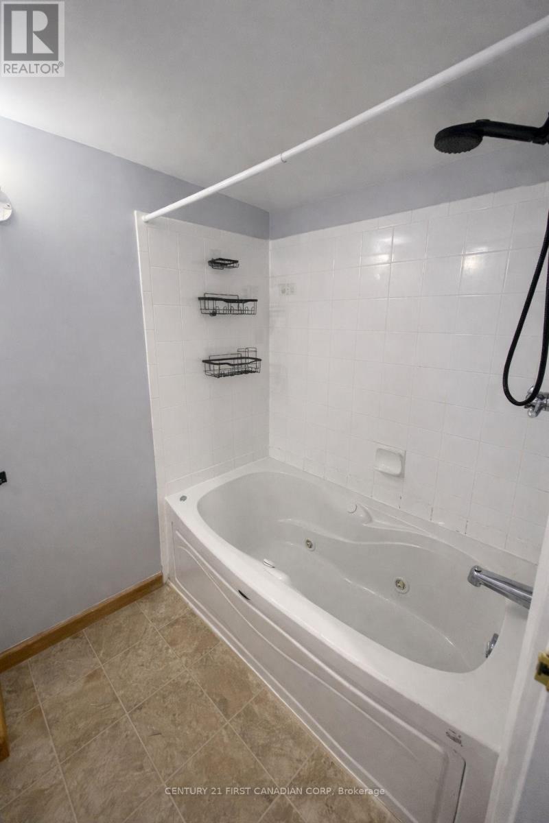 Lower - 638 Tennent Avenue, London North, Ontario  N5X 1L6 - Photo 11 - X12730574