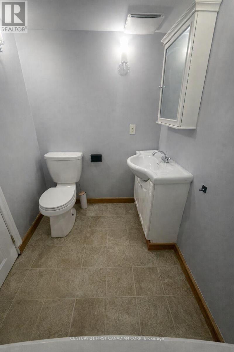 Lower - 638 Tennent Avenue, London North, Ontario  N5X 1L6 - Photo 7 - X12730574