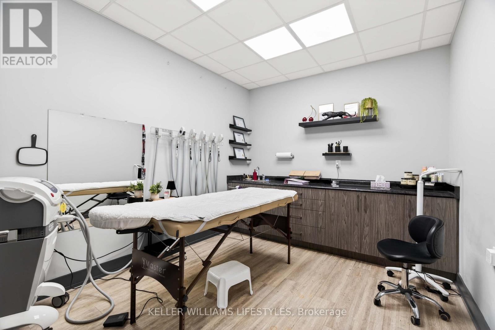 63 Front Street W, Strathroy-Caradoc, Ontario  N7G 1X6 - Photo 10 - X12730670