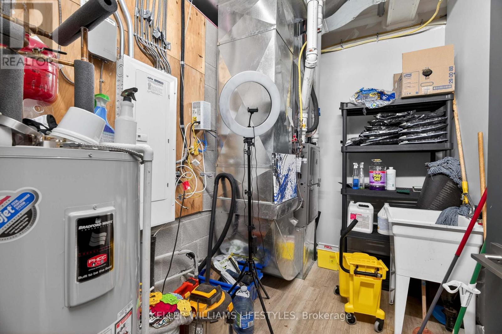 63 Front Street W, Strathroy-Caradoc, Ontario  N7G 1X6 - Photo 17 - X12730670