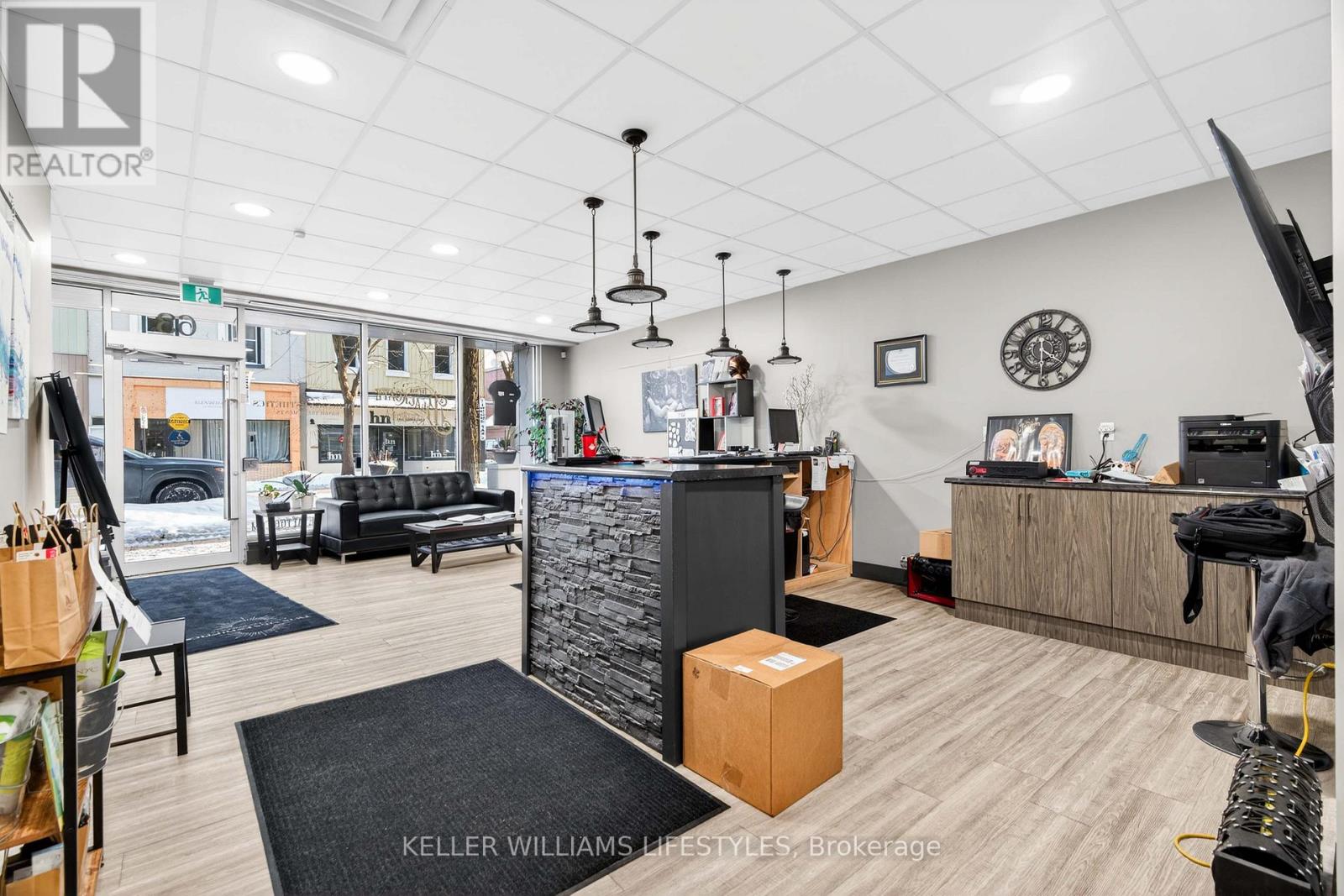 63 Front Street W, Strathroy-Caradoc, Ontario  N7G 1X6 - Photo 3 - X12730670