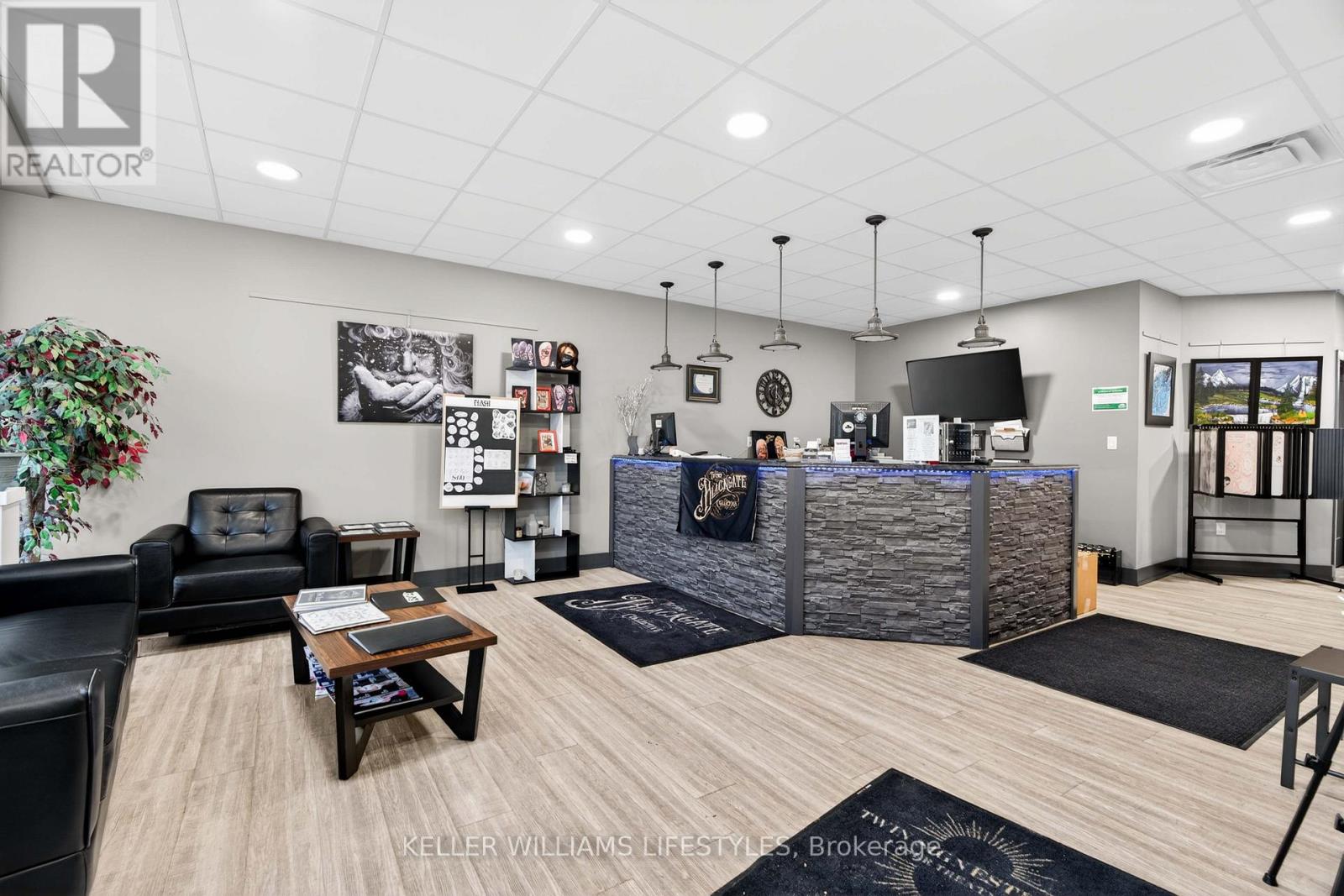 63 Front Street W, Strathroy-Caradoc, Ontario  N7G 1X6 - Photo 4 - X12730670